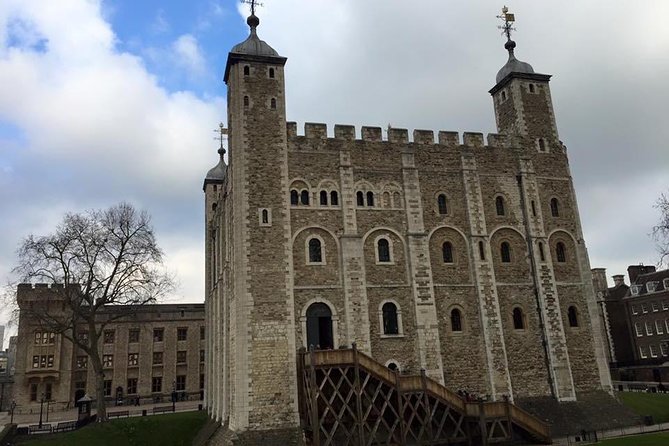 Historical City of London Private Sightseeing Day Tour - Tower Bridge: why the first stop sets the tone