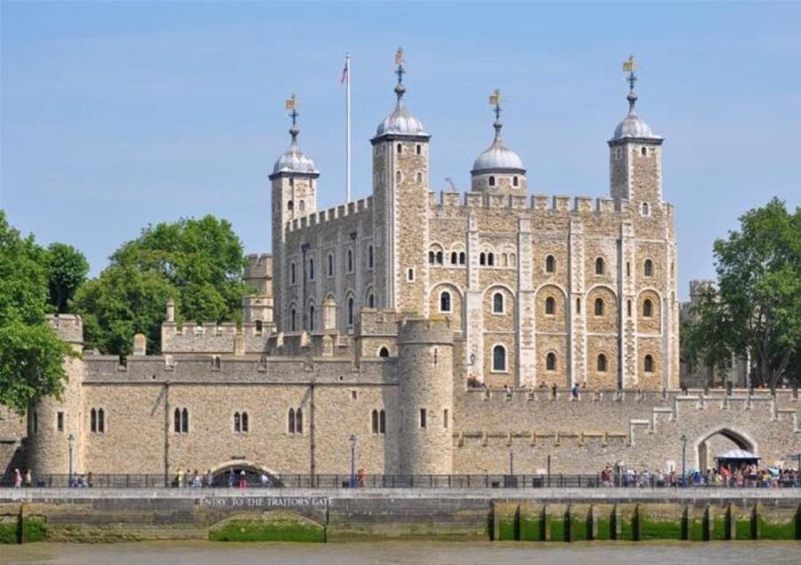 Hop on Hop off London Bus Tour & Tower of London - Key things I’d track before you go