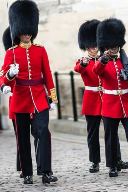 Hop on Hop off London Bus Tour & Tower of London - How the 24 or 48-hour bus loop fits a real London day