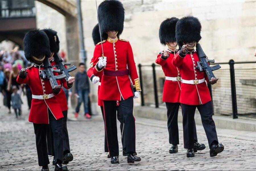 Hop on Hop off London Bus Tour & Tower of London - River Thames boat ride: one-way with 24 hours, return with 48 hours