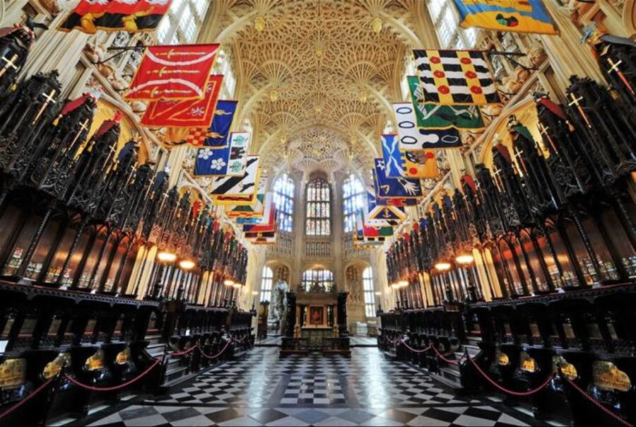 Hop-on Hop-off London Bus Tour & Westminster Abbey - The Golden Tours hop-on hop-off bus, routes, and stop locations