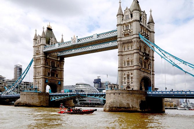 Iconic Sights of London: High-Speed Boat Trip - O2 Arena Views, Billingsgate Market Looks, and Canary Wharf at Speed