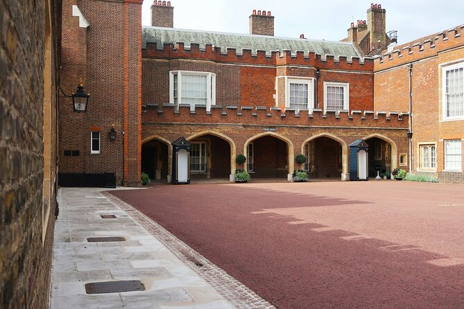 Inside Buckingham Palace State Rooms & Royal London Walking Tour - What about Changing of the Guard?