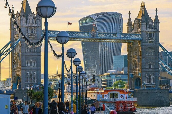 Interactive Treasure Hunt London - City of London/Southwark - What You’ll See: River Views, Chewed-Up Bridge Art, and Sculptures