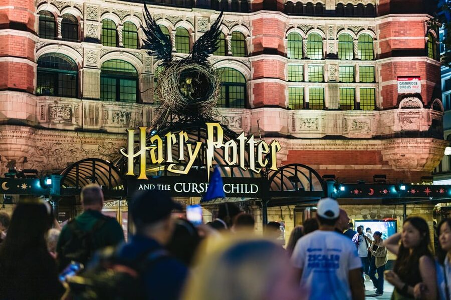 Italian Language : Original Harry Potter Walking Tour - Millennium Bridge, Whitehall, and Scotland Yard: movie scenes meet city streets