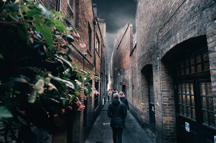 Italian Language : Original Harry Potter Walking Tour - Starting at Southwark View Point: set your sights before you move