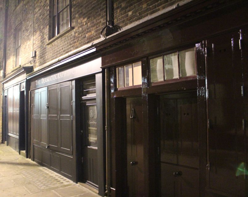 Jack The Ripper Tour in London's East End - Documentary evidence on the street: still photos and letters