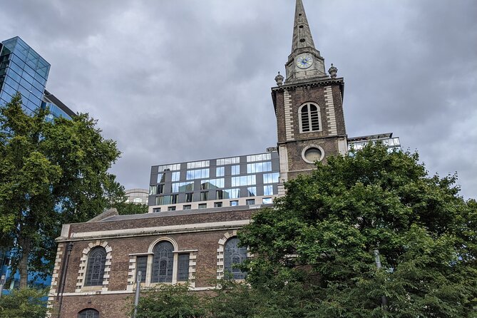 Jack the Ripper Tour in Spanish - Lilian Knowles House to the Ten Bells finale