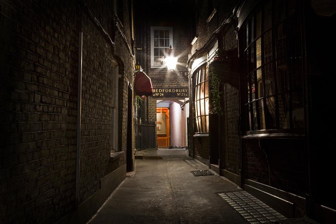 Jack the Ripper Tour with 'Ripper-Vision' in London- Afternoon - Meeting on Whitechapel High Street, then walking like it matters