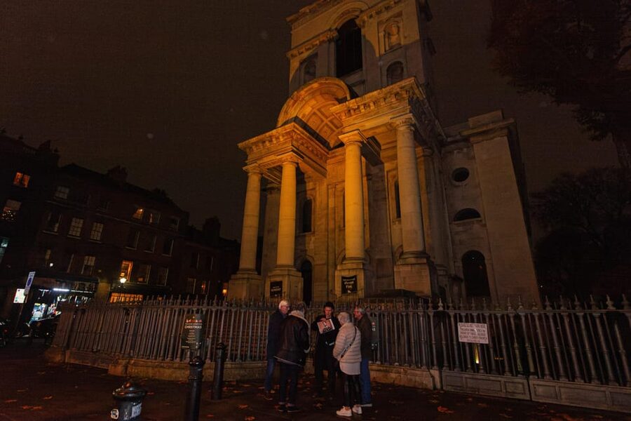 Jack the Ripper Walking Tour: Murder, Mystery, & the Women - The From Hell Pub Stop and Why Film Shows Up at All