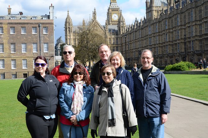 James Bond Ultimate Spy Taxi Tour - Private Taxi Time in London’s Bond Zones