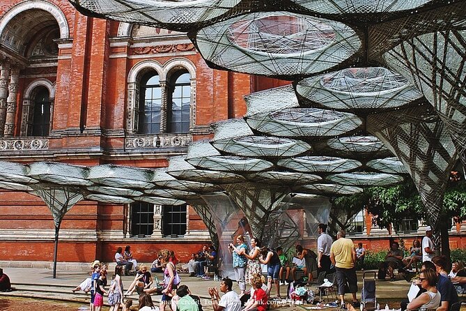 Kensington Private 4h Tour Including The Victoria & Albert Museum - Hyde Park orientation, then Kensington Palace gardens