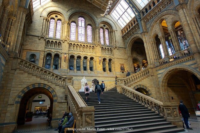 Kensington Private 4h Tour Including The Victoria & Albert Museum - Meeting at the V&A, and using a guided hour well