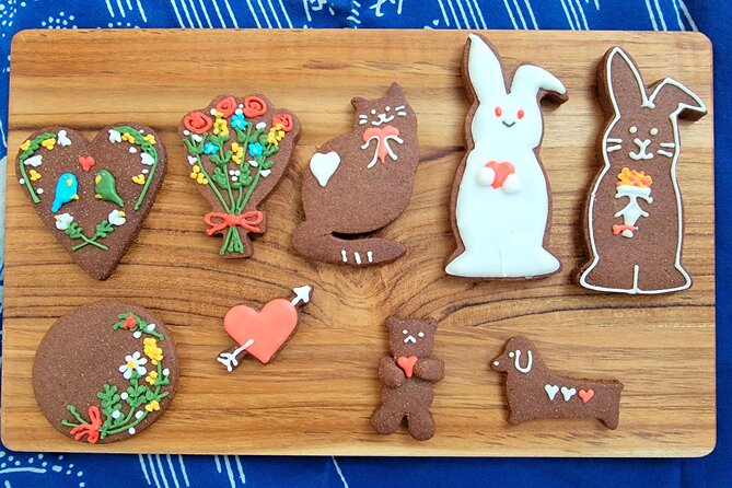 Kew Biscuit Decorating Class for Adults - What you actually learn: outlines, hearts, flowers, and flood filling
