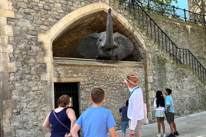 Kid-Friendly Private Tower of London Tour with Blue Badge Guide - Crown Jewels time with prebooked tickets, plus real-world queues