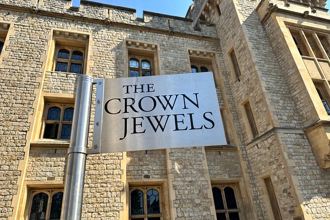 Kid-Friendly Private Tower of London Tour with Blue Badge Guide - Ravens, legends, and Yeoman Warders that kids actually remember