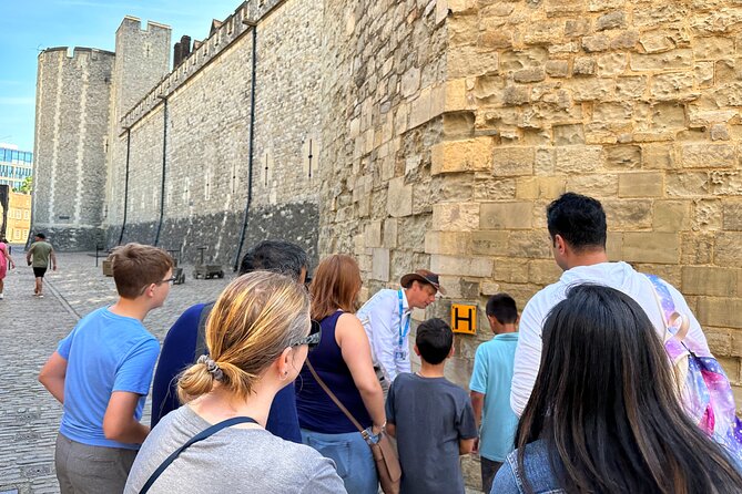 Kid-Friendly Private Tower of London Tour with Blue Badge Guide - The 3-hour flow through the White Tower, Green Tower, and Medieval Palace