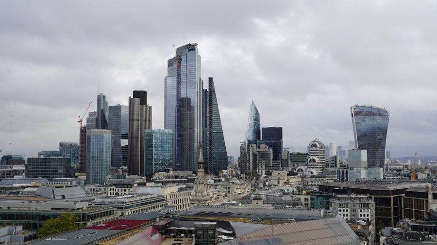 Layover London Private Tour from Heathrow Airport - London viewpoints from the city drive, plus St Paul’s photo time