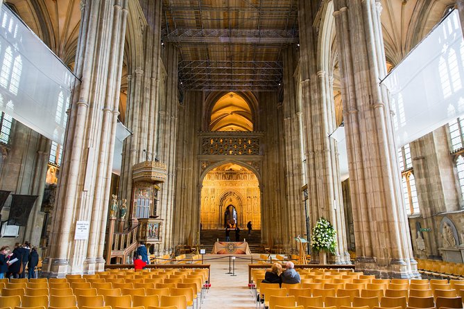 Leeds Castle, Cliffs of Dover and Canterbury Day Trip from London with Guided Cathedral Tour - When the Guides Really Matter: Stories You Can Hear