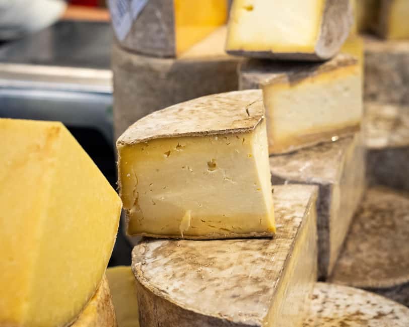 Local Foodie Adventure in London: 10+dishes, drinks and more - Small group energy, meeting new friends in a tasting loop