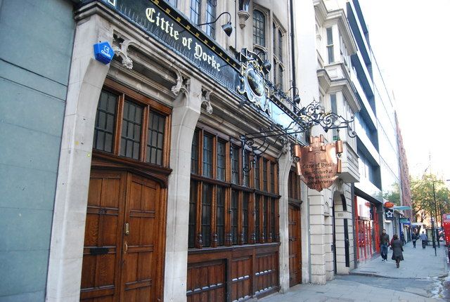 London: 2-Hour Historic Pub Tour - Dylan Thomas and the Manuscript Story You Hear in the Streets