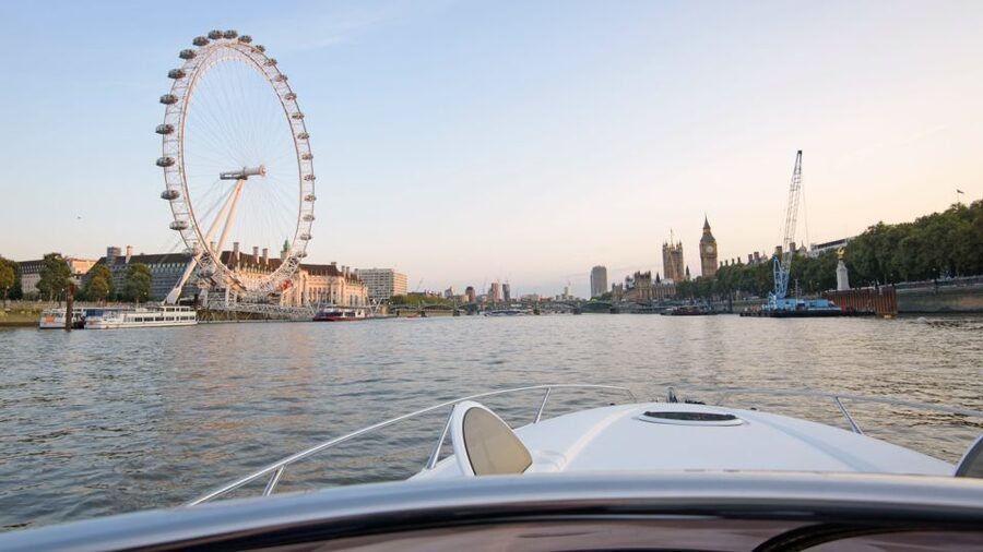 London: 2 hour private luxury yacht hire on the River Thames - A private luxury yacht on the Thames, why it works so well