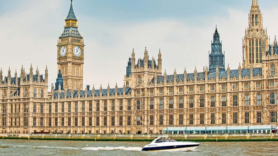London: 2 hour private luxury yacht hire on the River Thames - Getting on board: Imperial Wharf Marina and the Chelsea feel