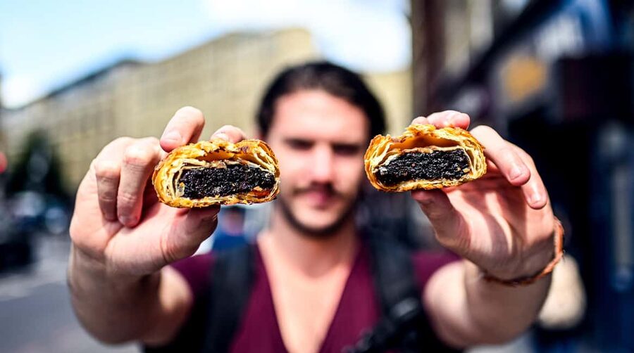 London: 3.5-Hour Shoreditch Street Food Tour - Stop 1: a freshly baked salt-beef bagel that sets the tone
