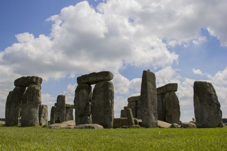 London: 3-Day Stonehenge, Bath & South West Coast Tour - Day 1: Stonehenge, the Jurassic Coast, and Durdle Door
