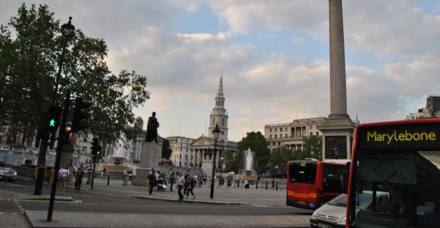 London: 3-Hours Private Walking Tour - Whitehall on foot, Banqueting House and No. 10 in one clear line