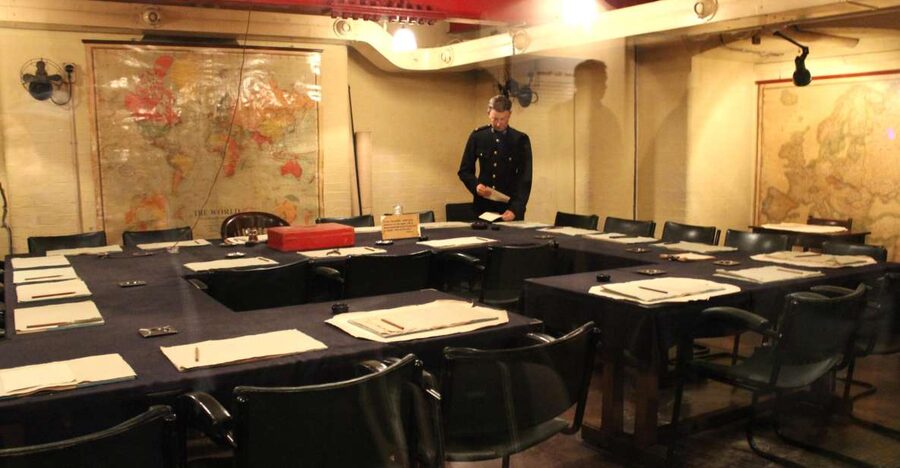 London: 30 Top Sights and Churchill War Rooms Tour - Meeting outside the Ritz, and how to actually find the group