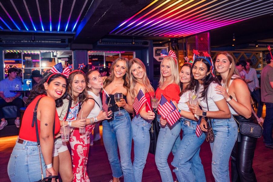 London: 4 Soho Nightclubs Crawl - Starting solo in Soho: how the hosts help you gel