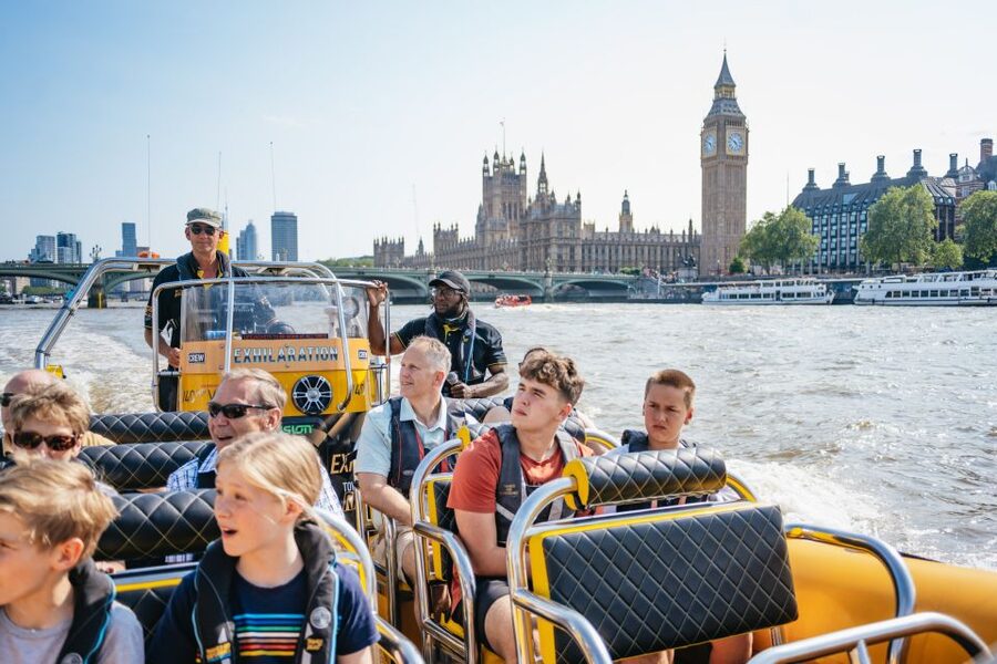 London: 45-Minute Speedboat Sightseeing Tour - Who should book this speedboat tour?