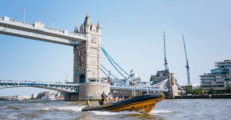 London: 45-Minute Speedboat Sightseeing Tour - Choosing Embankment vs Westminster Pier for a smoother start