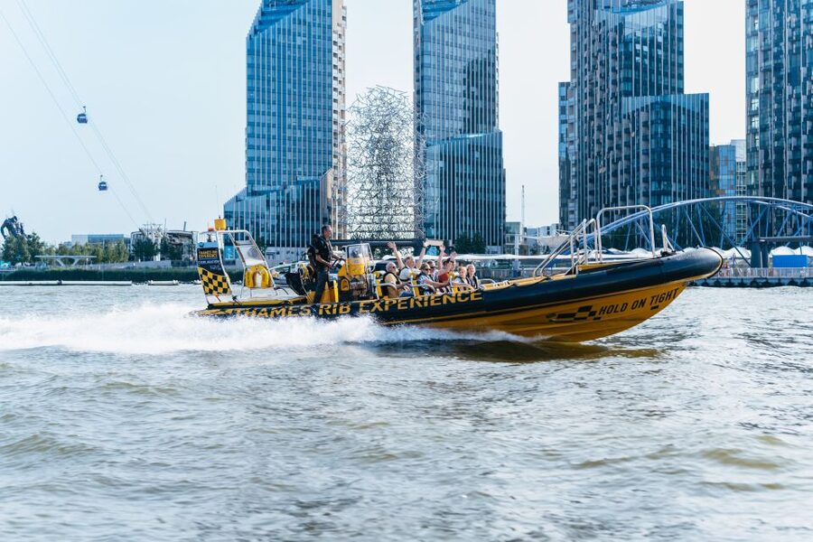London: 45-Minute Speedboat Sightseeing Tour - Comfort, clothing, and what to pack for a RIB ride