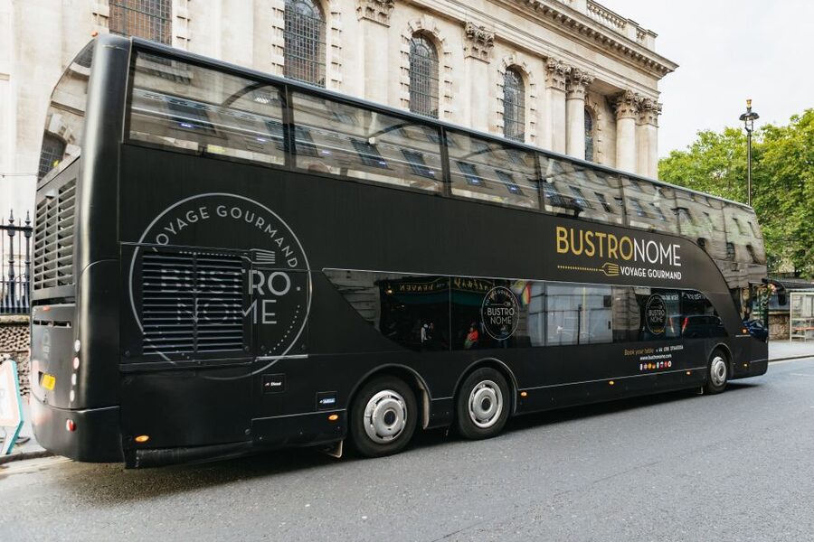 London: 6-Course Gourmet Dinner on a Luxury Coach - Service on wheels: the staff makes the mood
