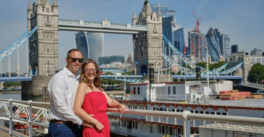 London 60min PRIVATE Personal Vacation & Travel Photographer - Tower Bridge photo stop: angles, Thames views, and fast positioning