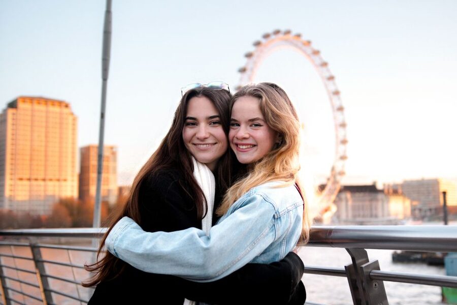 London: A Unique Photoshoot Experience at Famous Sites - Meeting locations like Southbank Centre, Tower Bridge, and Tiffany & Co.