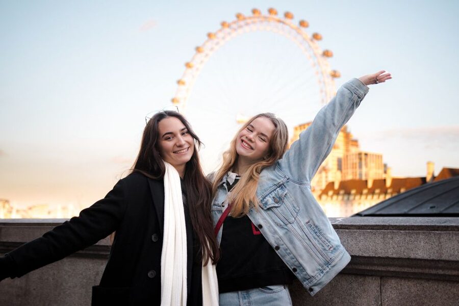 London: A Unique Photoshoot Experience at Famous Sites - Picking your photo spot: London Eye, Notting Hill, or Covent Garden