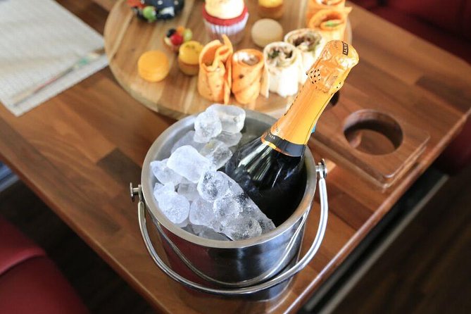 London Afternoon Tea Bus with Panoramic Tour - How the afternoon tea bus works in 90 minutes