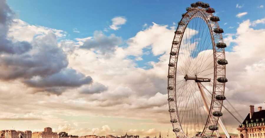 London: App-Based Walking Tour with 30 Stops - How the 30-stop app tour works in plain English