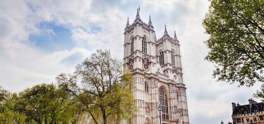 London: App-Based Walking Tour with 30 Stops - St. Paul’s Cathedral: the skyline moment, with an important caveat