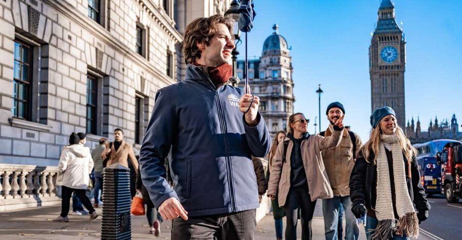 London: Best Landmarks Walking Tour - Trafalgar Square meeting point and the walk flow you can actually use