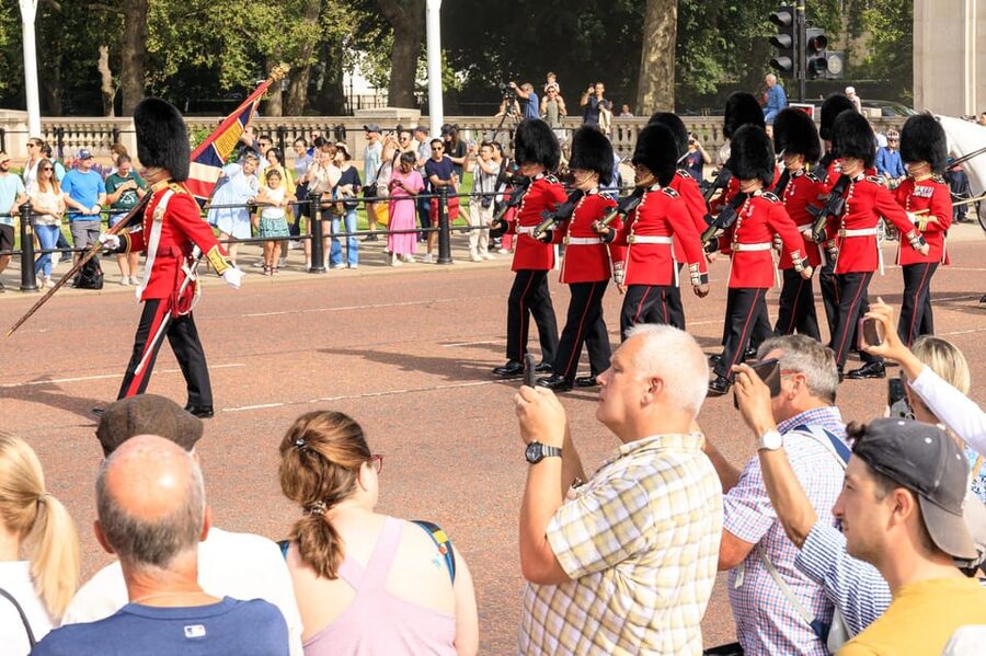 London: Big Ben, Churchill War Rooms & Buck'ham Palace Tour - Buckingham Palace, Trafalgar Square, and Whitehall Without the Headache