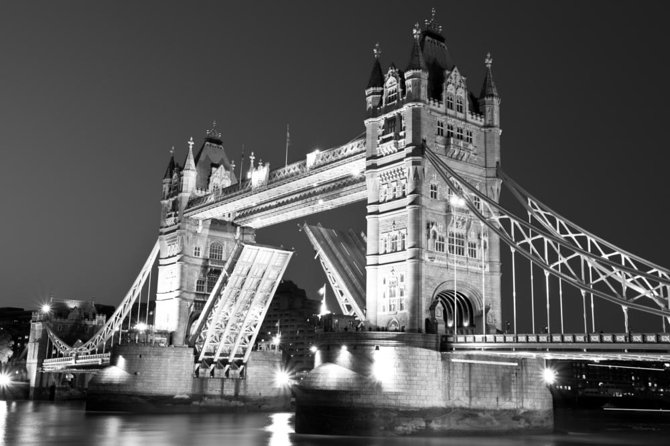 London Big Bus Evening Sightseeing Tour by Open-Top Bus - Audio in 7 languages, plus free Wi-Fi and headphones