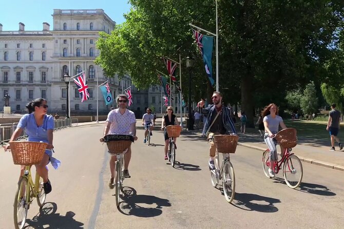 London Bike Tour: Landmarks, Secret Gems, Pub Stop & Street Art - Trafalgar Square, Covent Garden, and the pub pint break