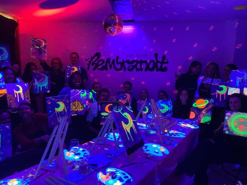 London: Bottomless Sip & Paint in the Dark - Why paint in the dark works better than you expect