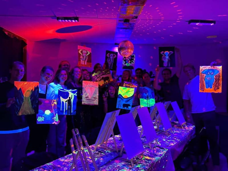 London: Bottomless Sip & Paint in the Dark - Getting there and timing without stress