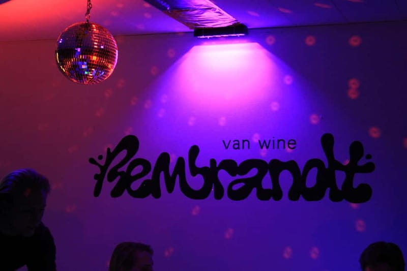 London: Bottomless Sip & Paint in the Dark - Tips to make your neon masterpiece look better