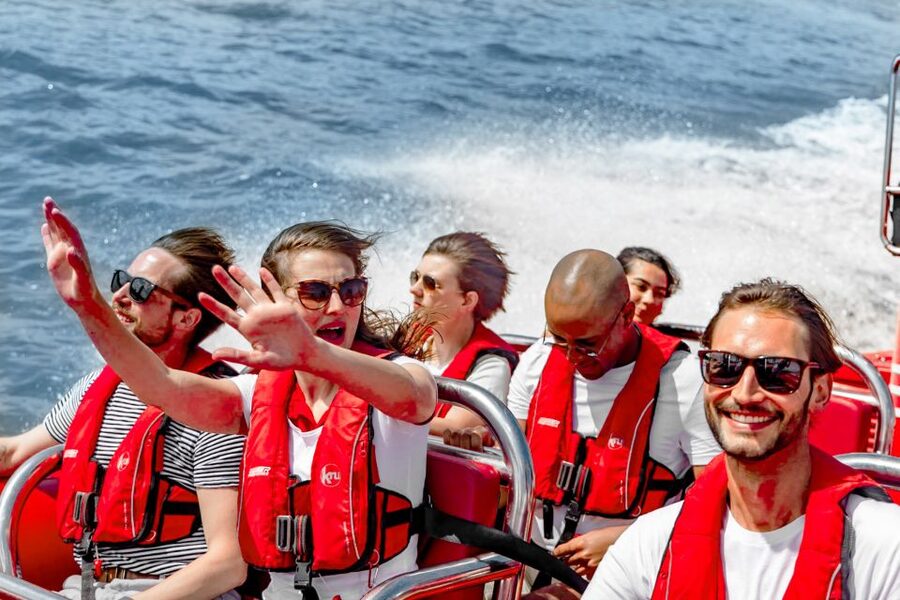 London: Break the Barrier Speed Boat Ride - Onboard music and commentary: the ride as a moving party